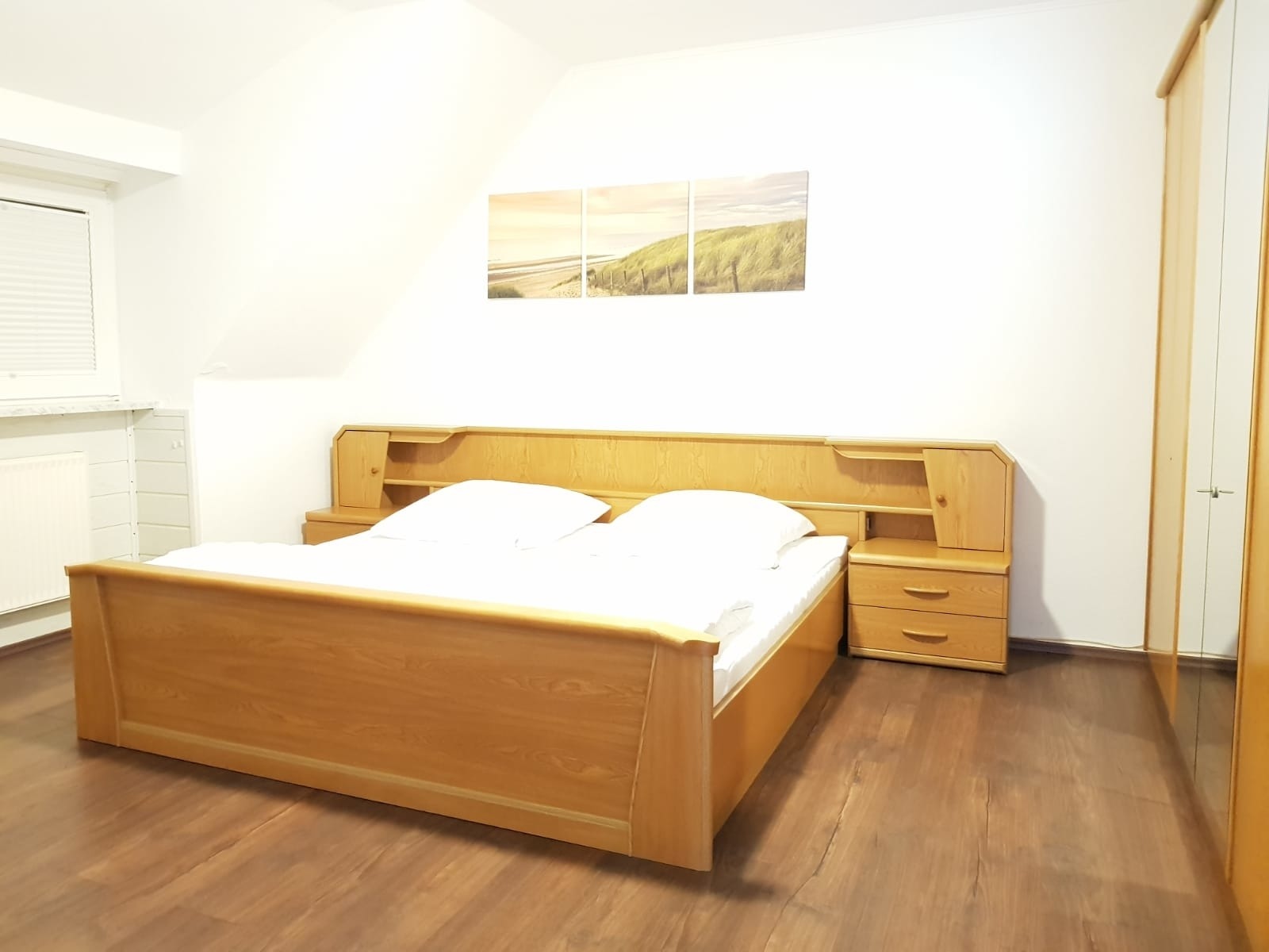 Schlafzimmer mit Doppelbett